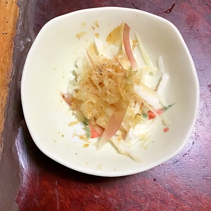 ミョウガと長芋の千切り小鉢（マグロ節）